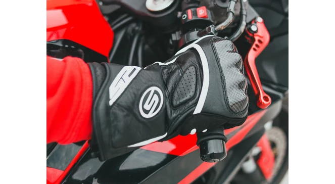 Milyen a jó motoros kesztyű?